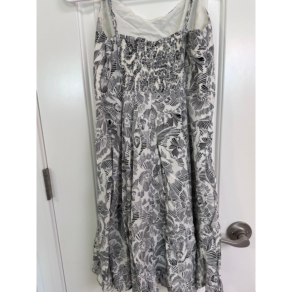 Old Navy Women's Black and White
Dress, Size Medium - Picture 4 of 9
